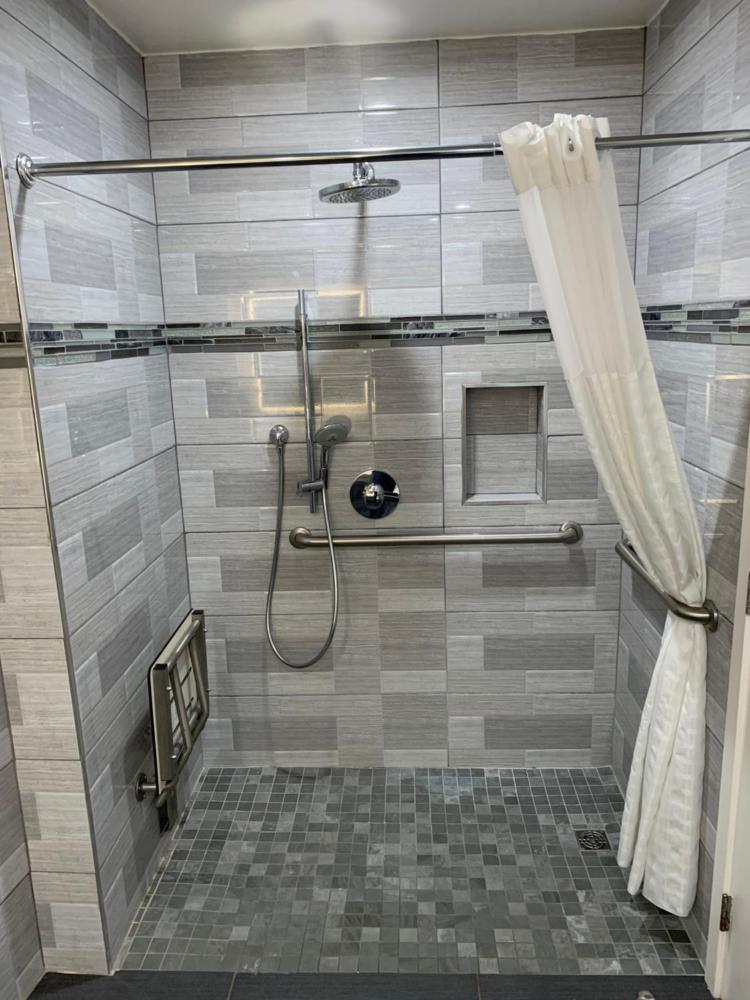 Queen Room - Disability Access interior
